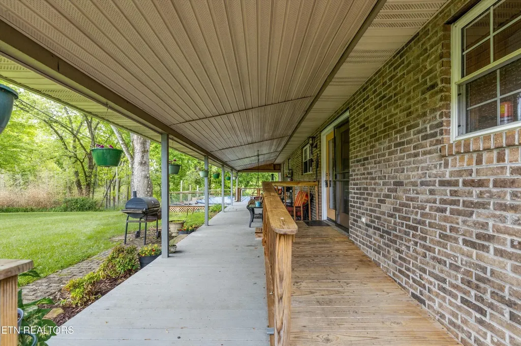 9438 Morgan County Highway Sunbright TN 37872