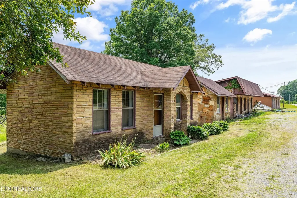 9476 Morgan County Highway Sunbright TN 37872