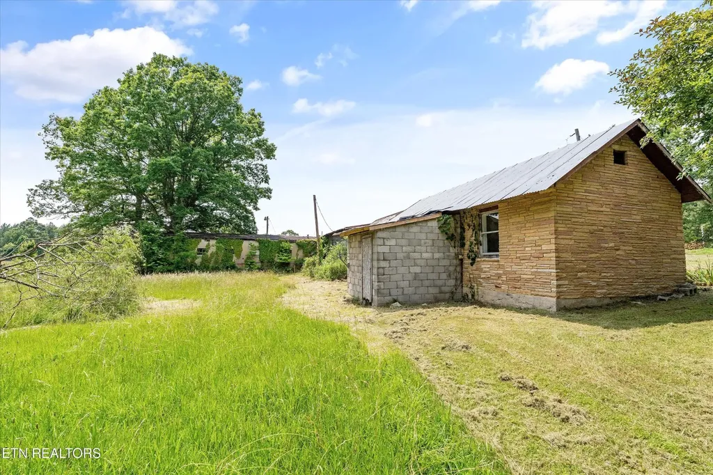 9476 Morgan County Highway Sunbright TN 37872