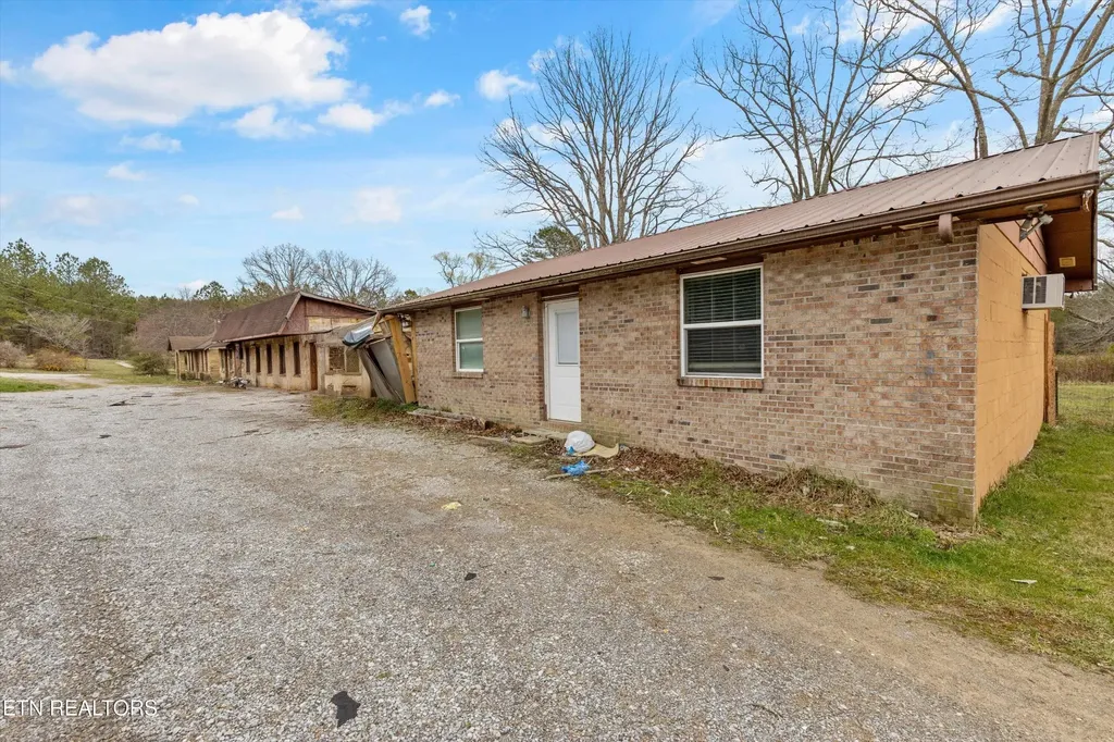 9476 Morgan County Highway Sunbright TN 37872