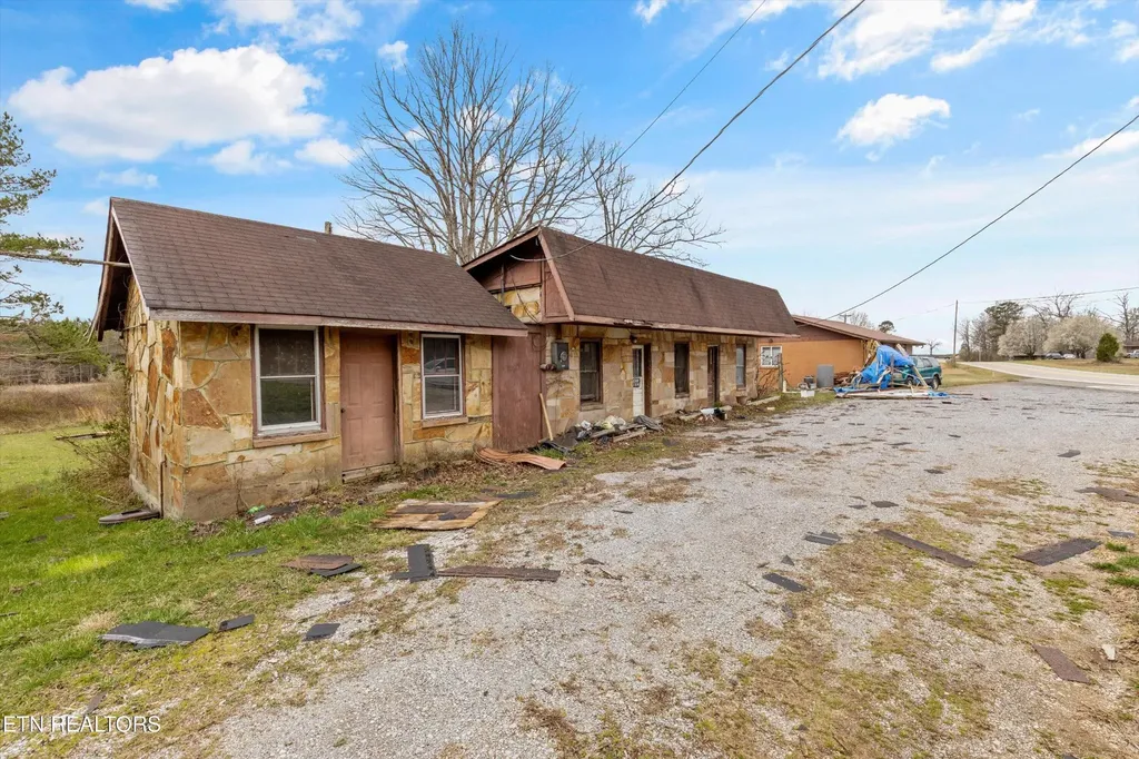 9476 Morgan County Highway Sunbright TN 37872