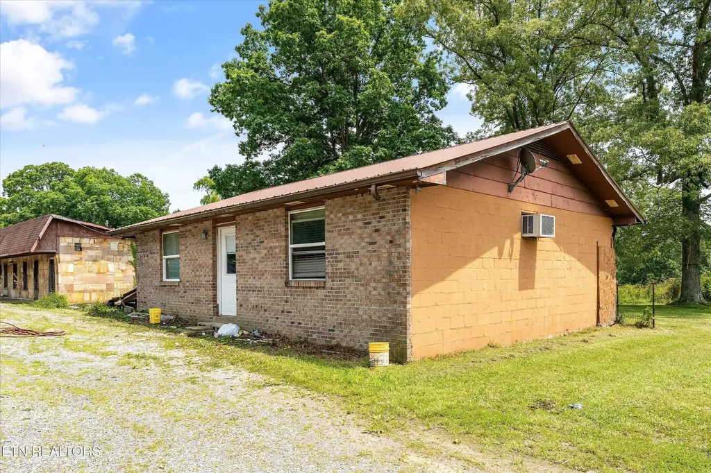 9476 Morgan County Highway Sunbright TN 37872