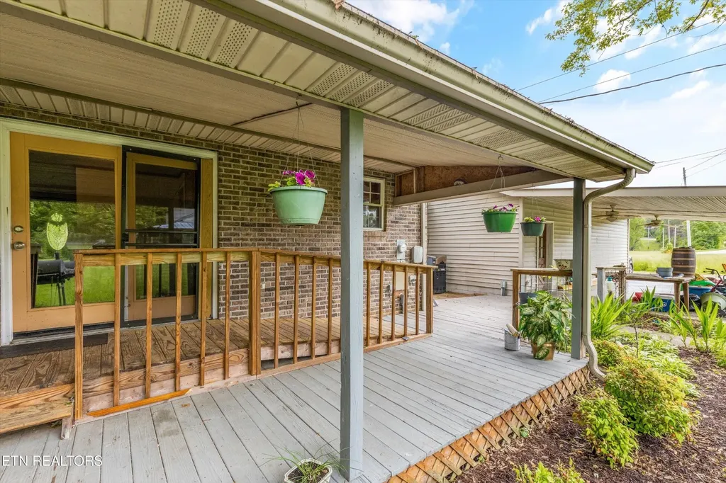 94380 Morgan County Highway Sunbright TN 37872