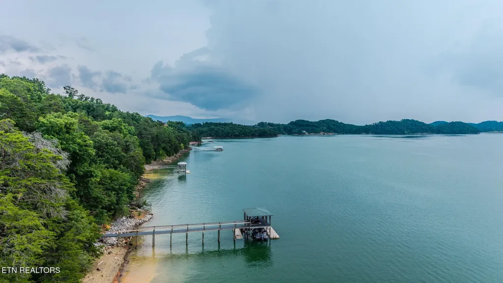 35 Fishtail Cove Dandridge TN 37725