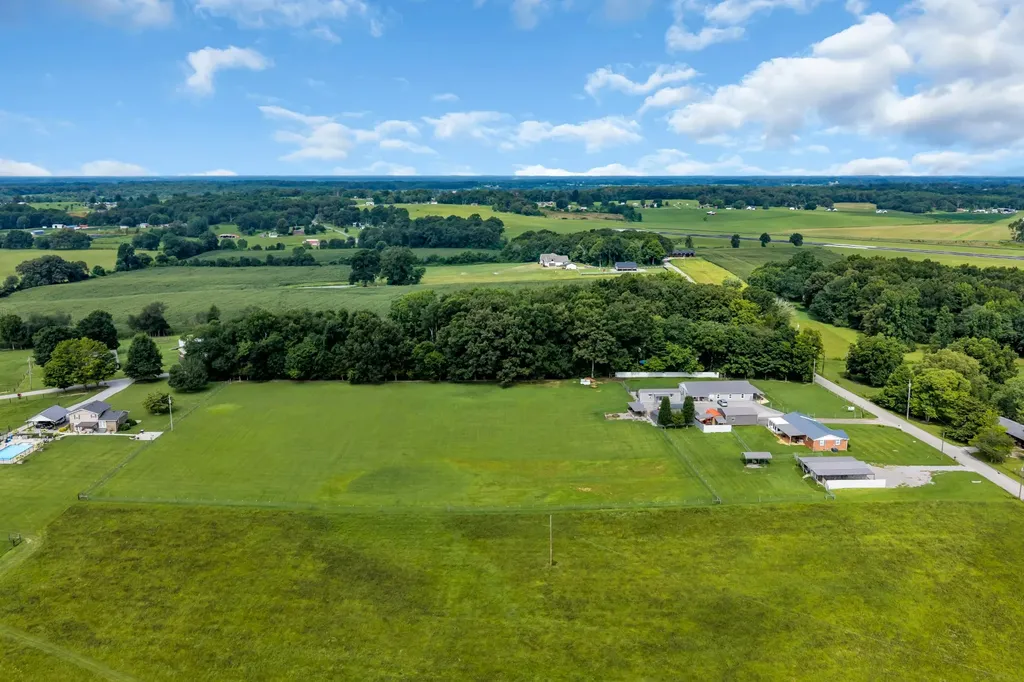 1363 Laws Road Mcminnville TN 37110