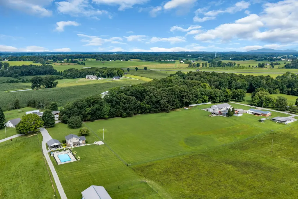 1363 Laws Road Mcminnville TN 37110