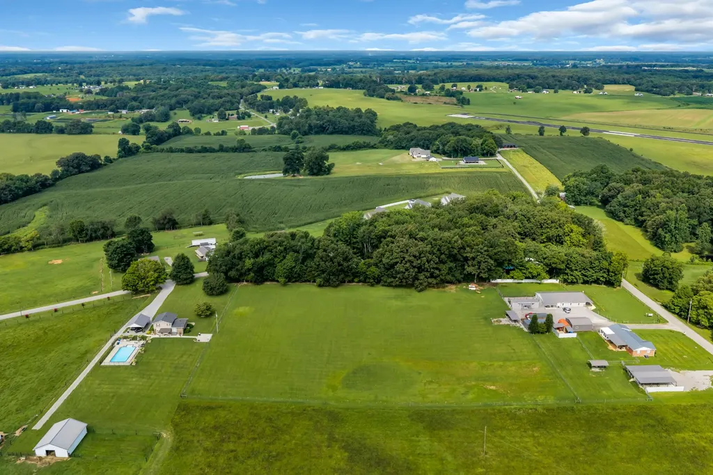 1363 Laws Road Mcminnville TN 37110