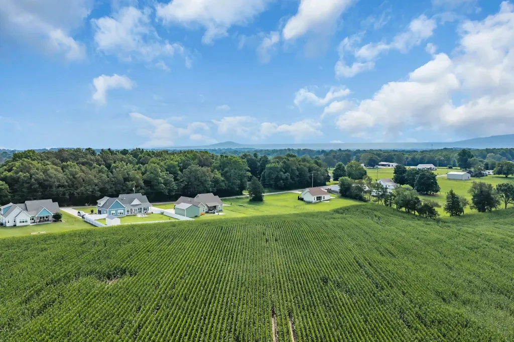 1363 Laws Road Mcminnville TN 37110