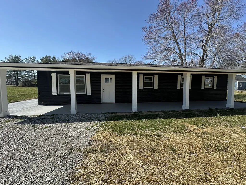 11914 Jim Cummings Highway Bradyville TN 37026
