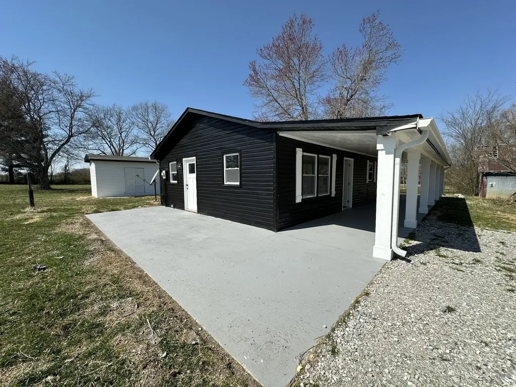 11914 Jim Cummings Highway Bradyville TN 37026