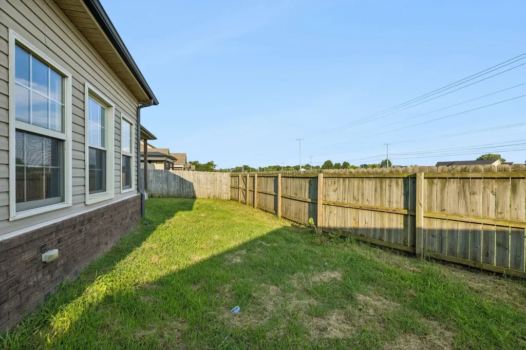 1004 Thrasher Drive Clarksville TN 37040