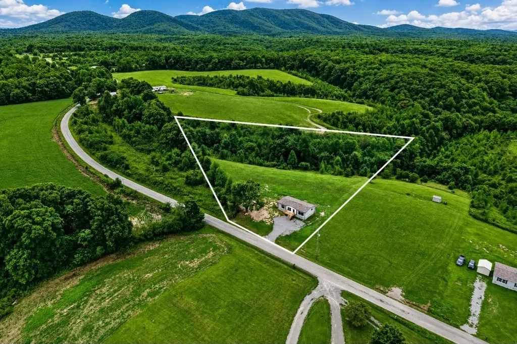 3021 Pea Ridge Road Liberty TN 37095