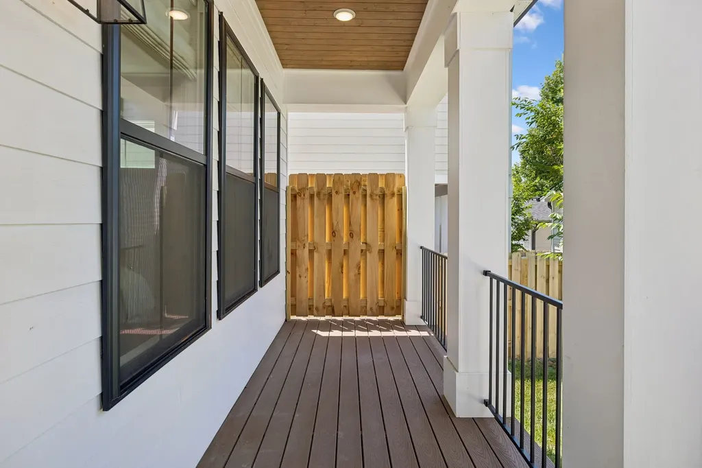 105A 37th Ave, N Nashville TN 37209