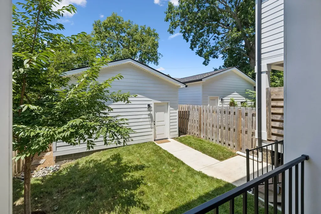 105A 37th Ave, N Nashville TN 37209