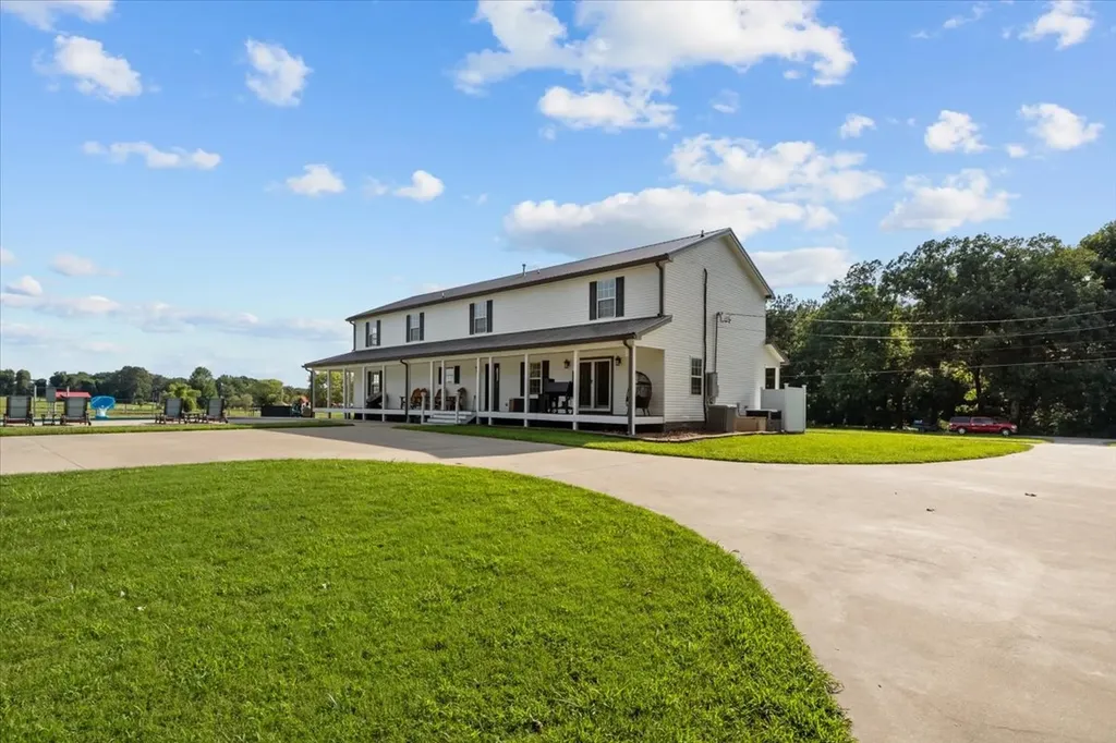 1015 Garners Creek Road Dickson TN 37055