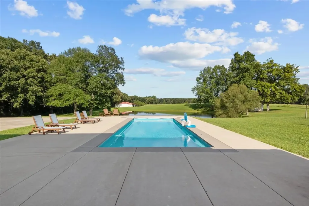 1015 Garners Creek Road Dickson TN 37055