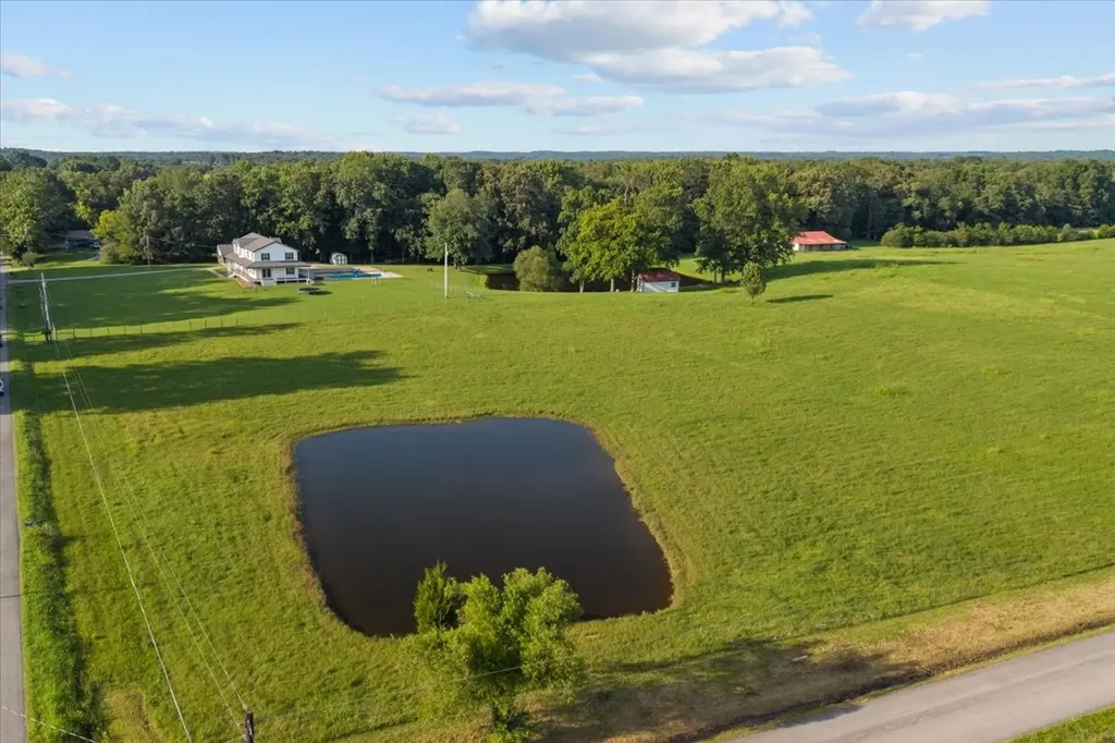 1015 Garners Creek Road Dickson TN 37055