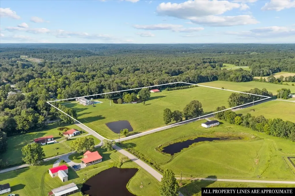 1015 Garners Creek Road Dickson TN 37055