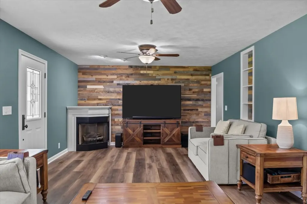 1015 Garners Creek Road Dickson TN 37055