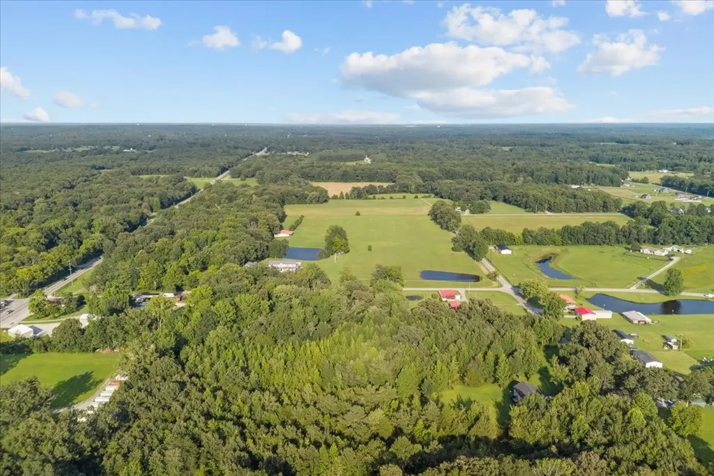1015 Garners Creek Road Dickson TN 37055