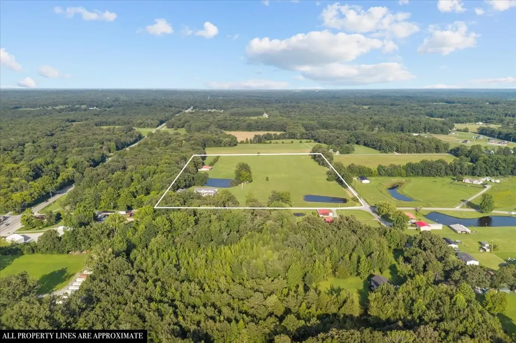 1015 Garners Creek Road Dickson TN 37055