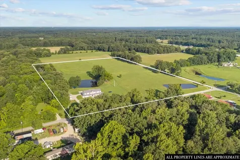 1015 Garners Creek Road Dickson TN 37055
