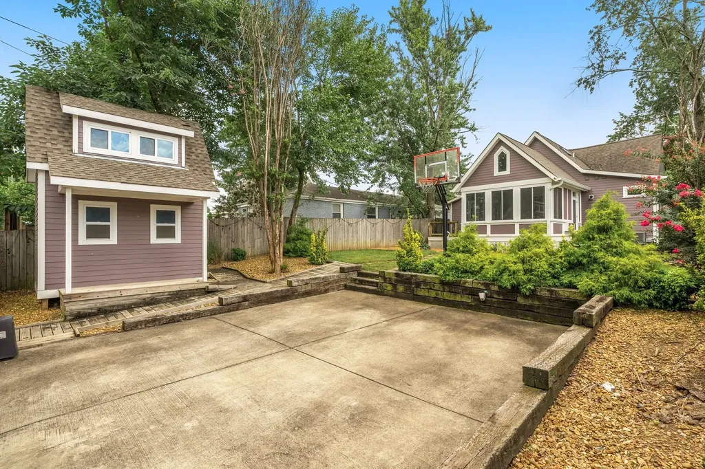 1627 Long Avenue Nashville TN 37206