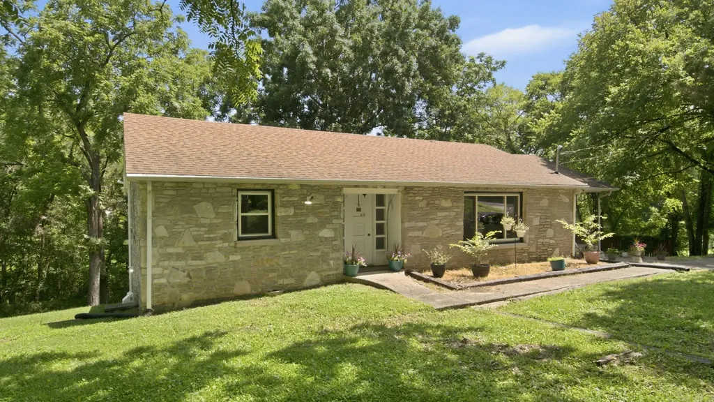 215 Wallace Drive Fayetteville TN 37334
