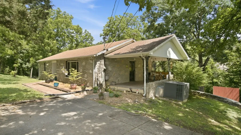 215 Wallace Drive Fayetteville TN 37334