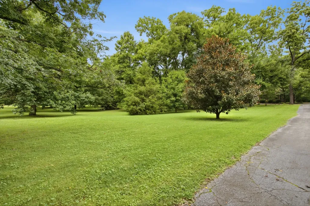 1004 Hillcrest Avenue Columbia TN 38401