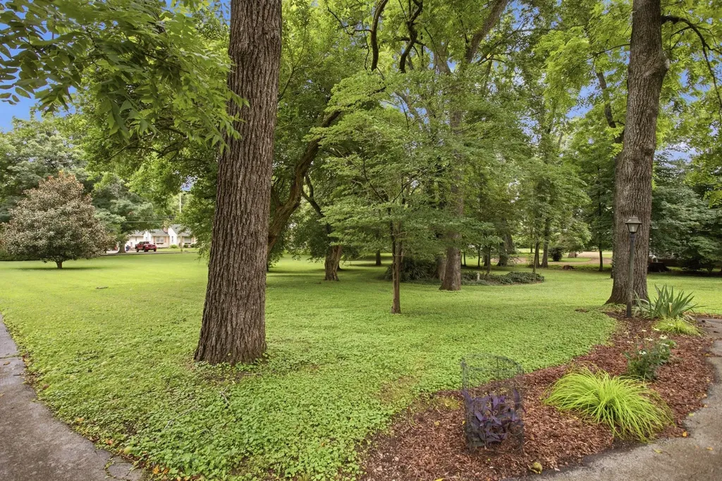 1004 Hillcrest Avenue Columbia TN 38401