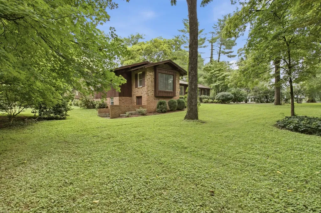 1004 Hillcrest Avenue Columbia TN 38401