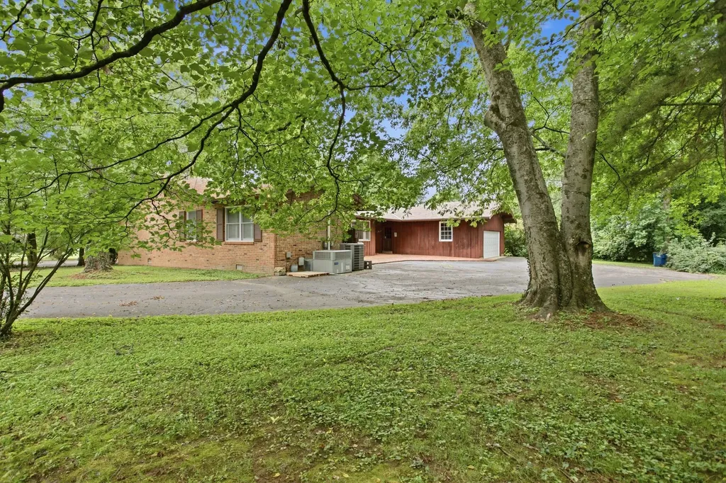 1004 Hillcrest Avenue Columbia TN 38401