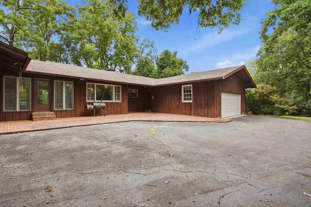1004 Hillcrest Avenue Columbia TN 38401