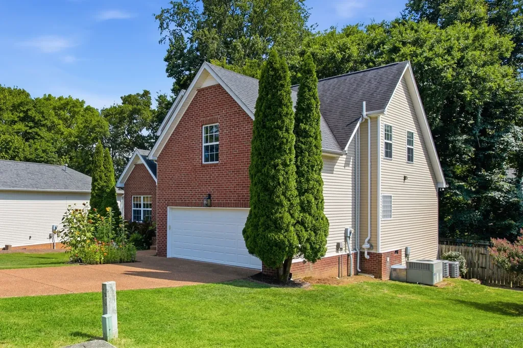 2070 Dinan Court Spring Hill TN 37174