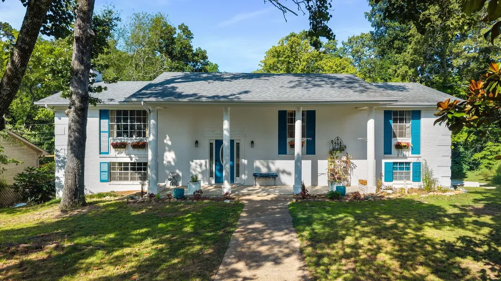 4825 Montcrest Drive Chattanooga TN 37416