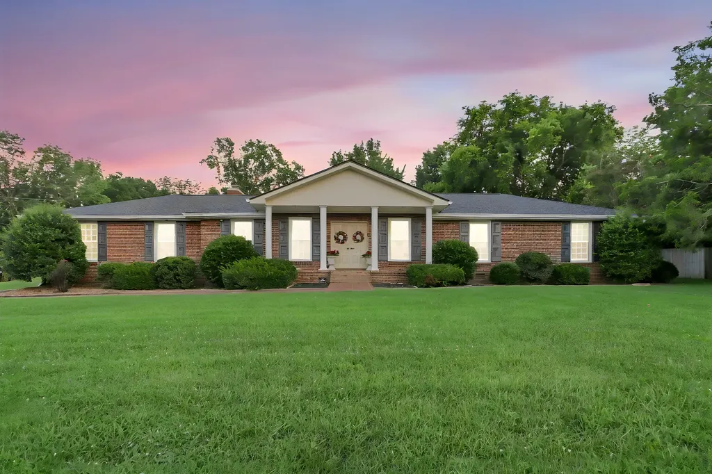 4025 Lake Parkway Hermitage TN 37076