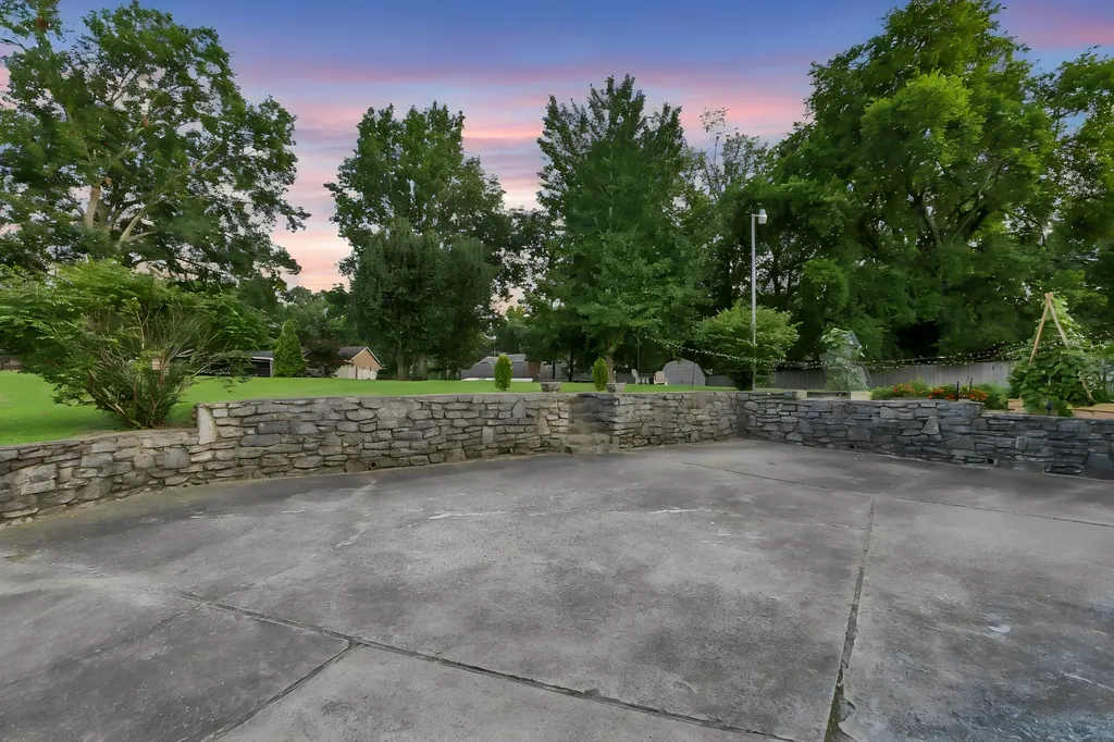 4025 Lake Parkway Hermitage TN 37076
