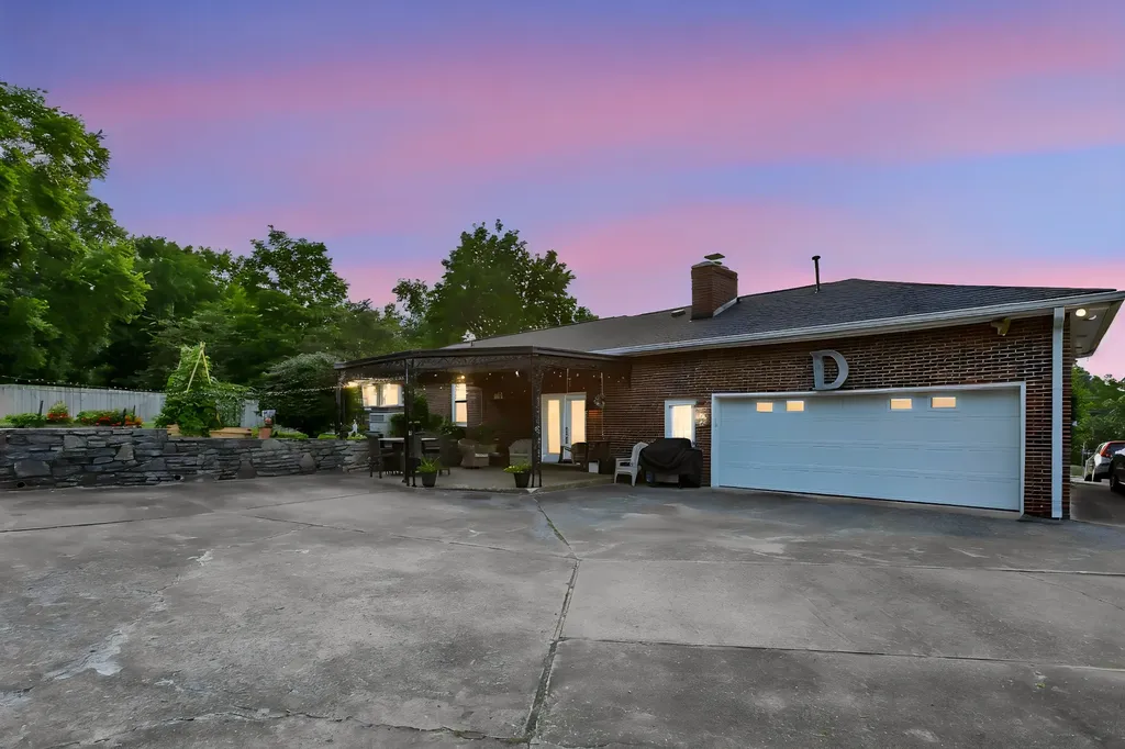 4025 Lake Parkway Hermitage TN 37076