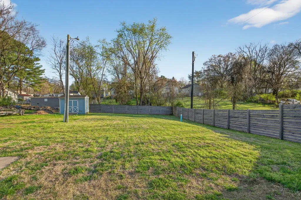 813 5th Ave, E Springfield TN 37172