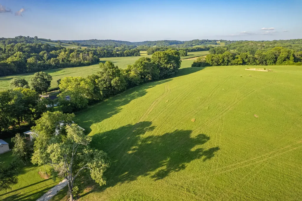 1 Santa Fe Pike Columbia TN 38401