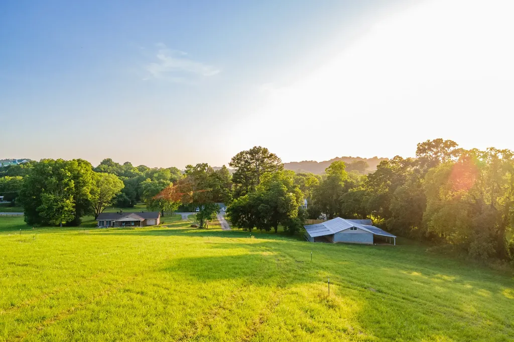1 Santa Fe Pike Columbia TN 38401