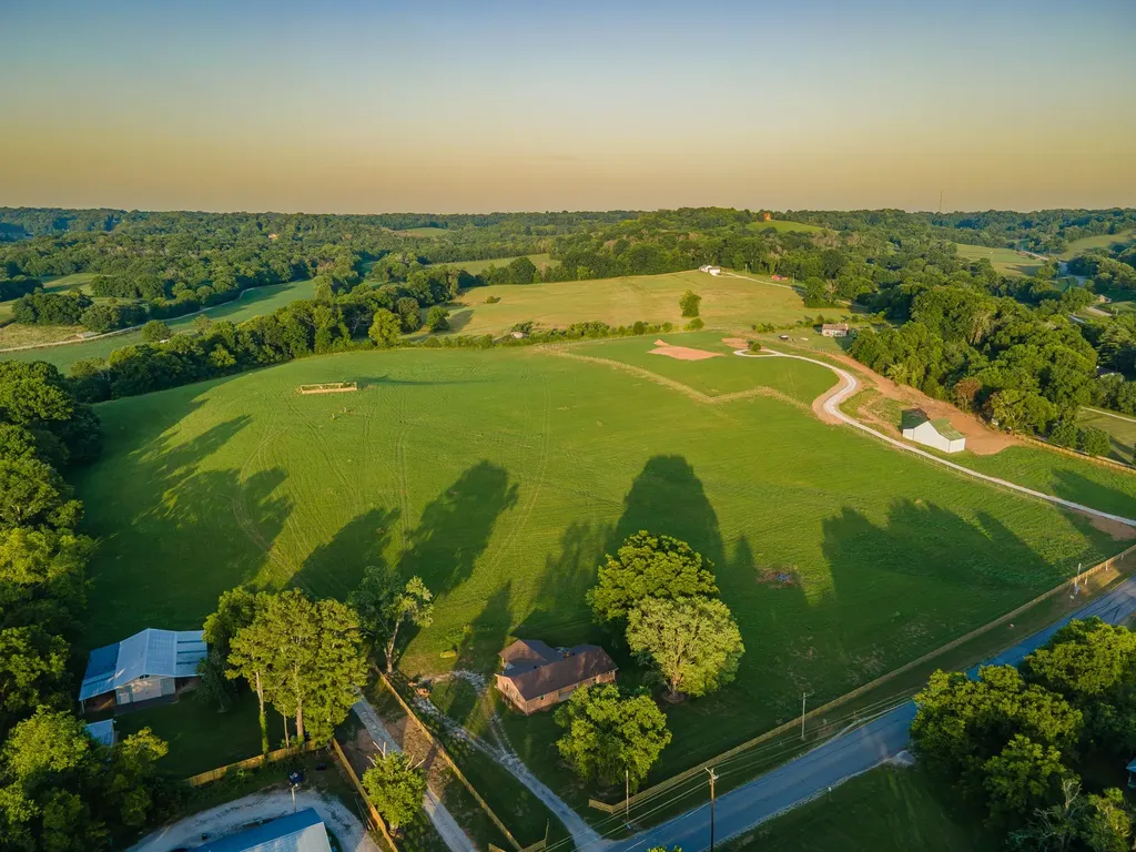1 Santa Fe Pike Columbia TN 38401