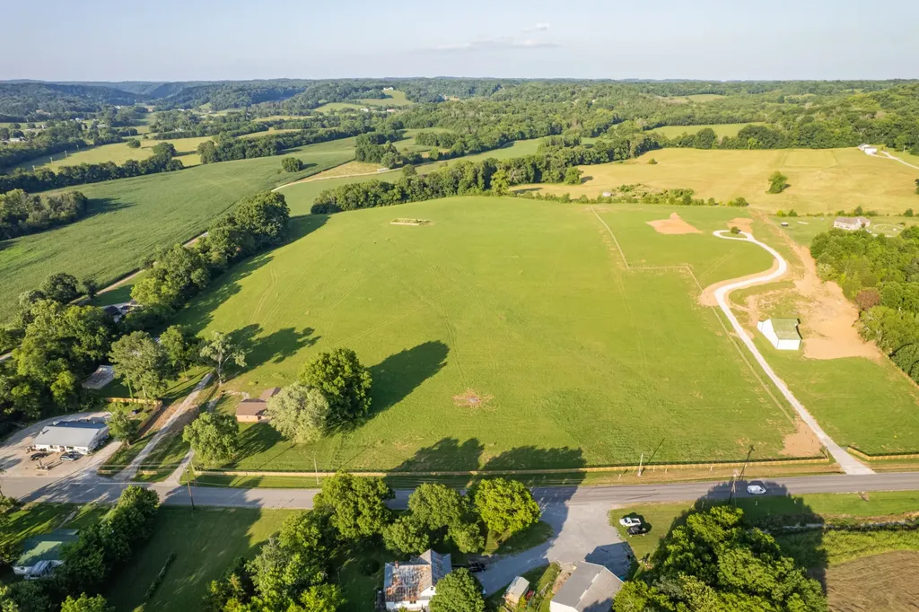 1 Santa Fe Pike Columbia TN 38401