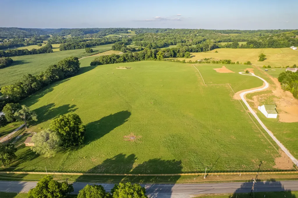 2 Santa Fe Pike Columbia TN 38401