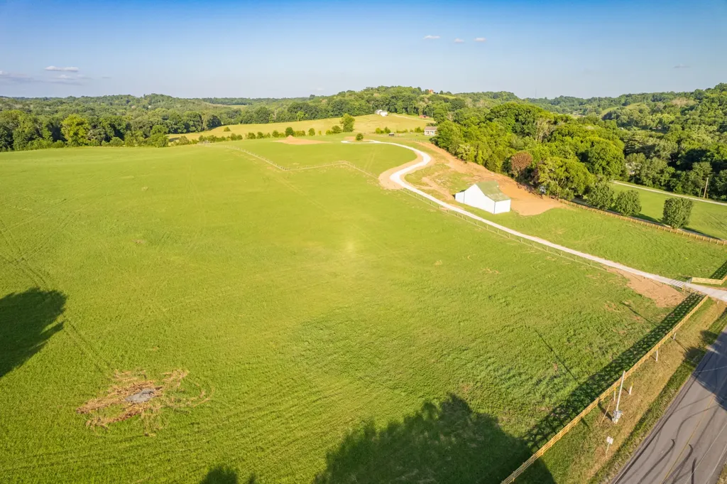 2 Santa Fe Pike Columbia TN 38401
