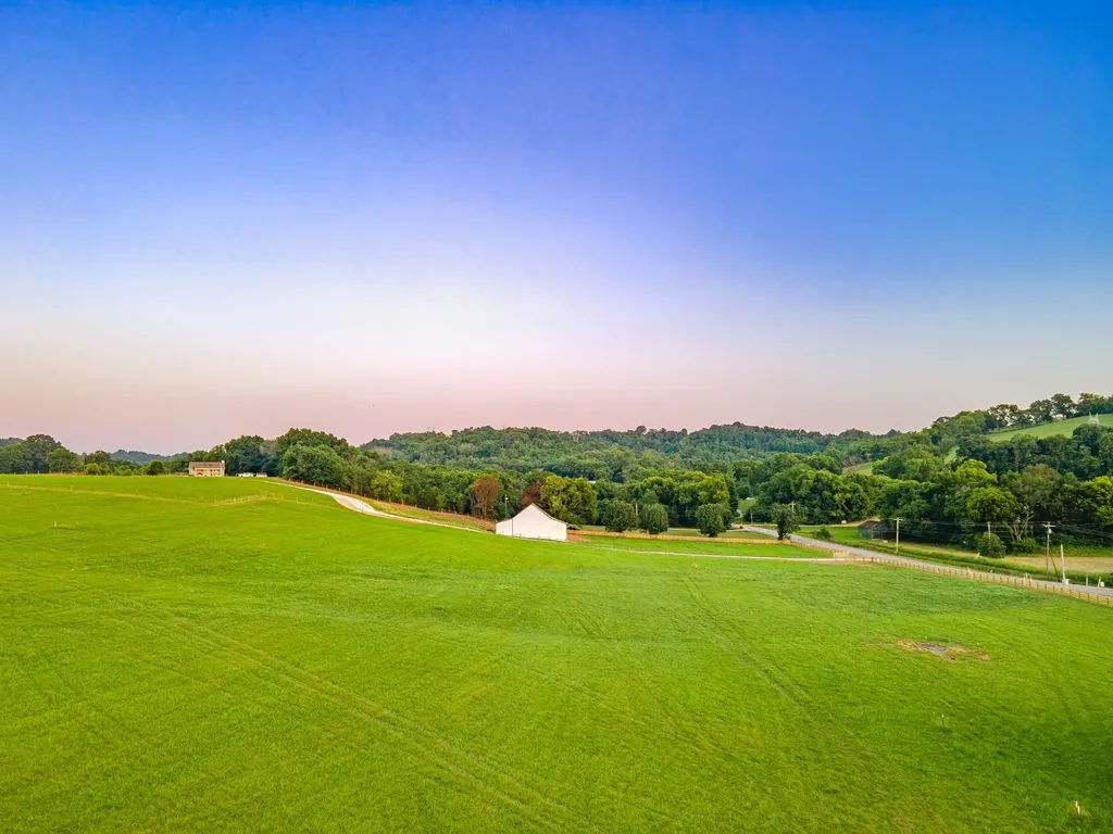2 Santa Fe Pike Columbia TN 38401