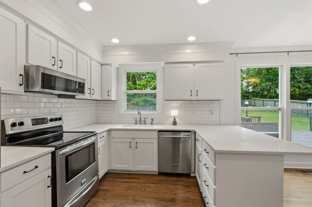 8005 Montcastle Drive Nashville TN 37221