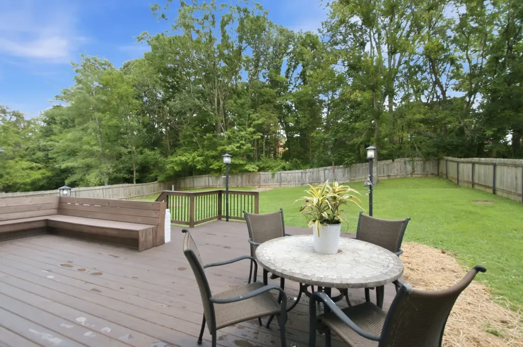 8005 Montcastle Drive Nashville TN 37221