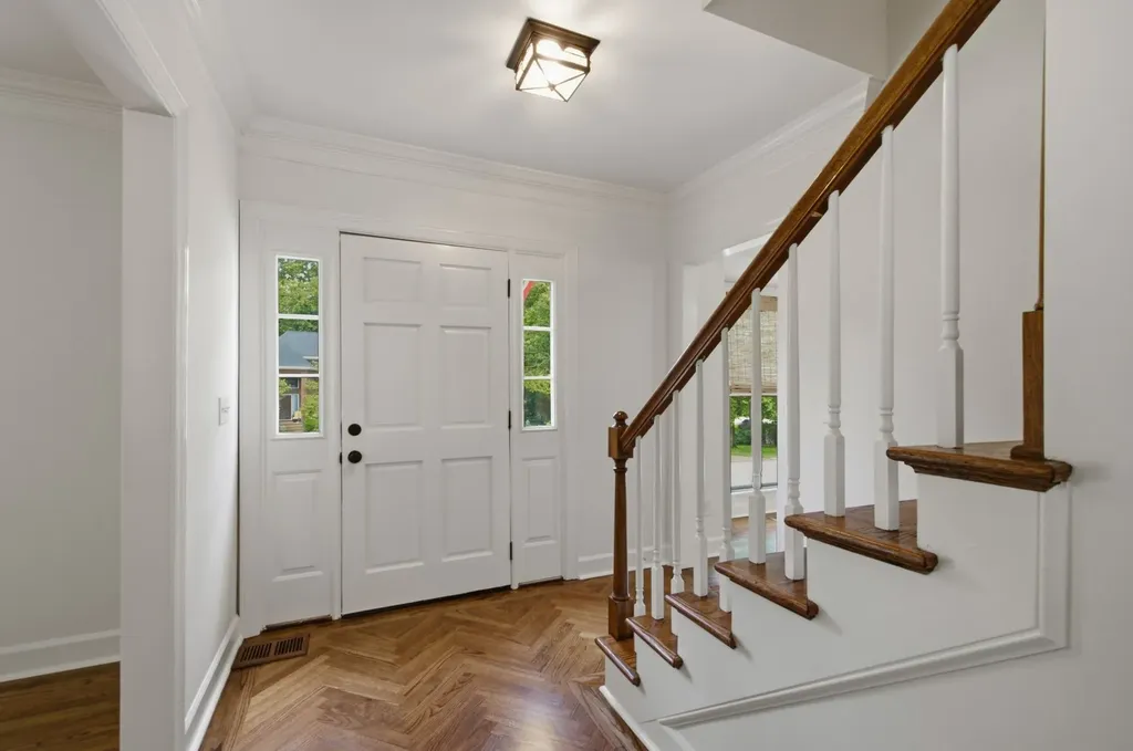 8005 Montcastle Drive Nashville TN 37221